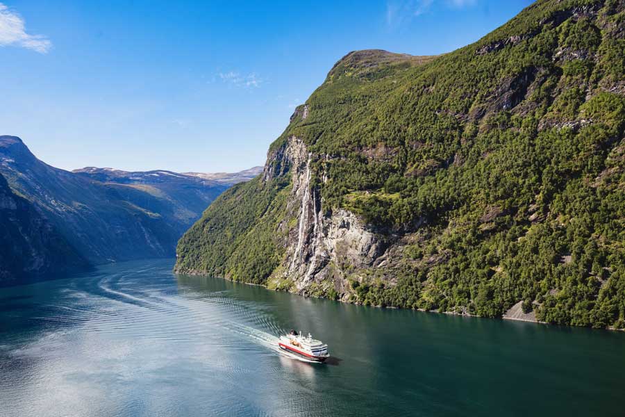 Varend door de Geirangerfjord