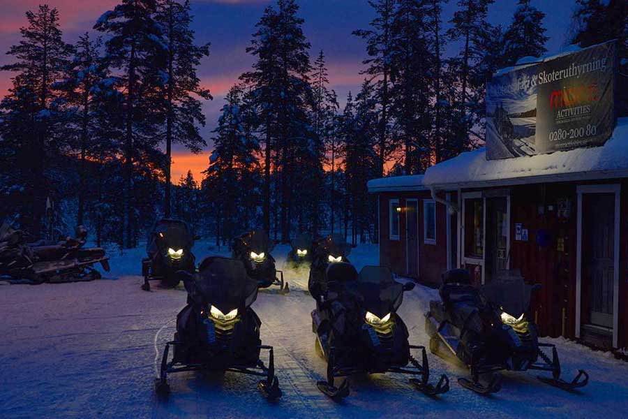 Sneeuwscootersafari onder de sterren - 90 minuten Stöten, Zweden