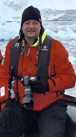 Henk van der Kooi op Antarctica