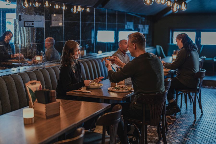 HURTIGRUTEN-SVALBARD-LONGYEARBYEN-RADISSON-BLU-POLAR-BARENTZ-GASTROPUB-RAGNHILD-UTNE-16