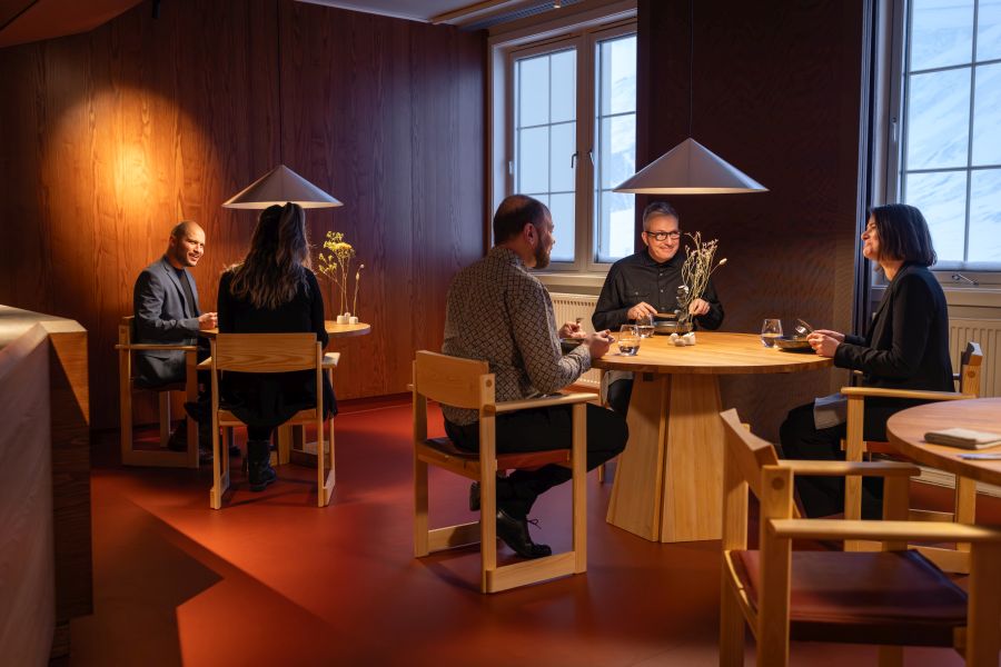 Huset-Restaurant Hurtigruten Svalbard Ren&eacute; Bjerregaard