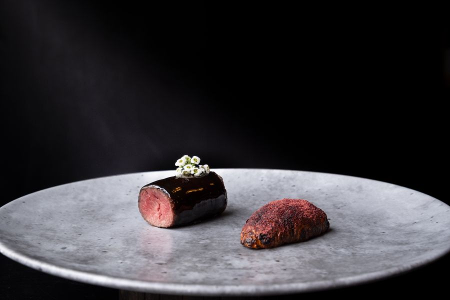 Hurtigruten Svalbard Huset Restaurant / Timo Virmavirta