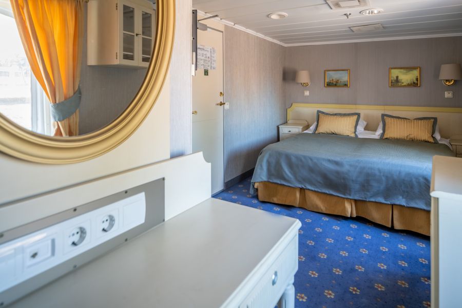 MS Serenissima - Deluxe Double Cabin Hurtigruten Svalbard / Paulina Hinz