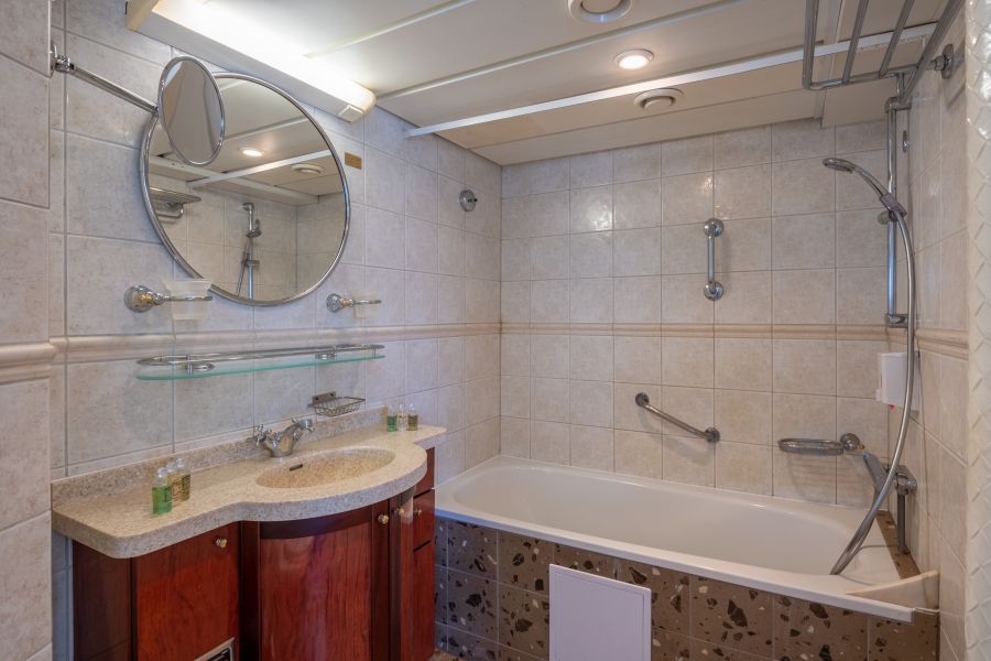 MS Serenissima - Owners suite Hurtigruten Svalbard / Paulina Hinz