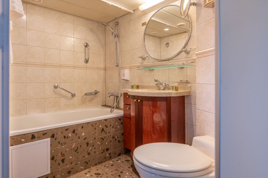 MS Serenissima - Junior suite Hurtigruten Svalbard / Paulina Hinz