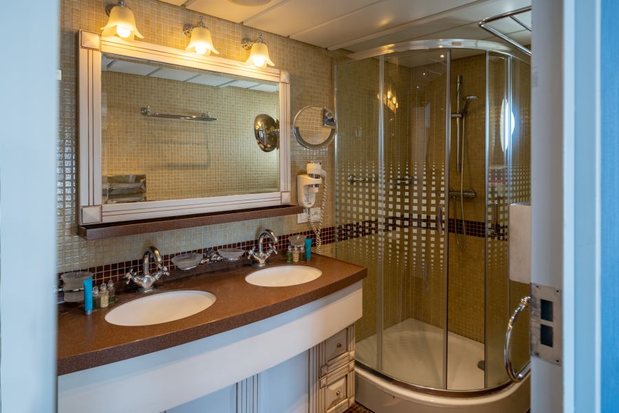 MS Serenissima - Executive suite Hurtigruten Svalbard / Paulina Hinz