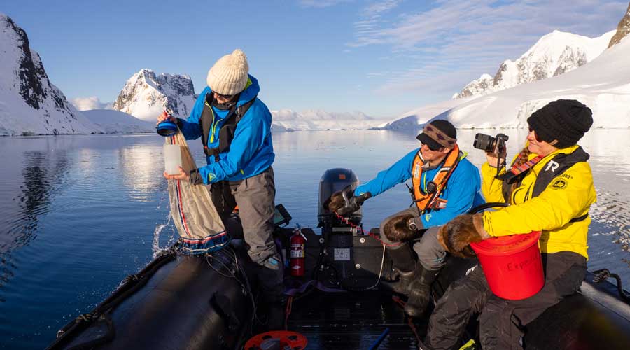 Mee op onderzoek met de wetenschapsboot Mee op onderzoek met de wetenschapsboot