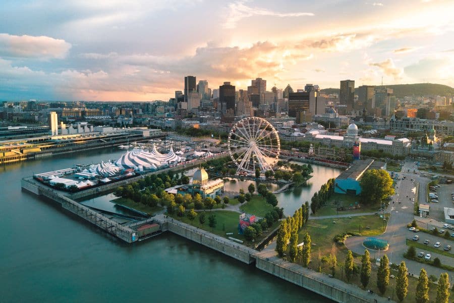 Birdseye uitzicht op de Old Port van Montreal in Quebec in Canada.