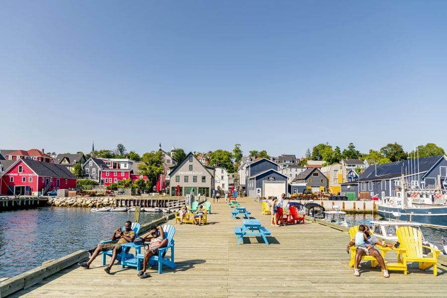 Uitzicht op Lunenburg aan het water in Nova Scotia in Canada.