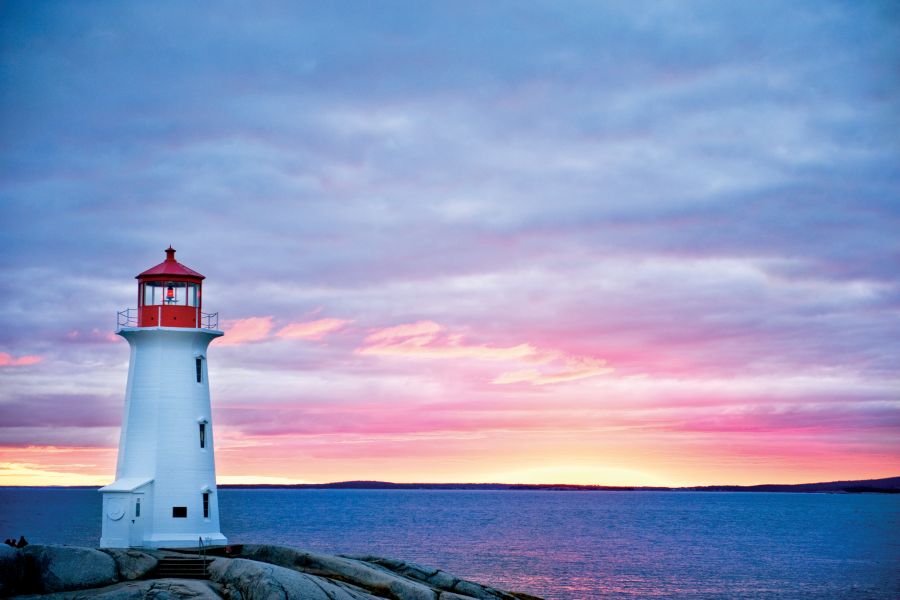 Peggy’s Cove lighthouse tijdens zonsondergang in Canada.