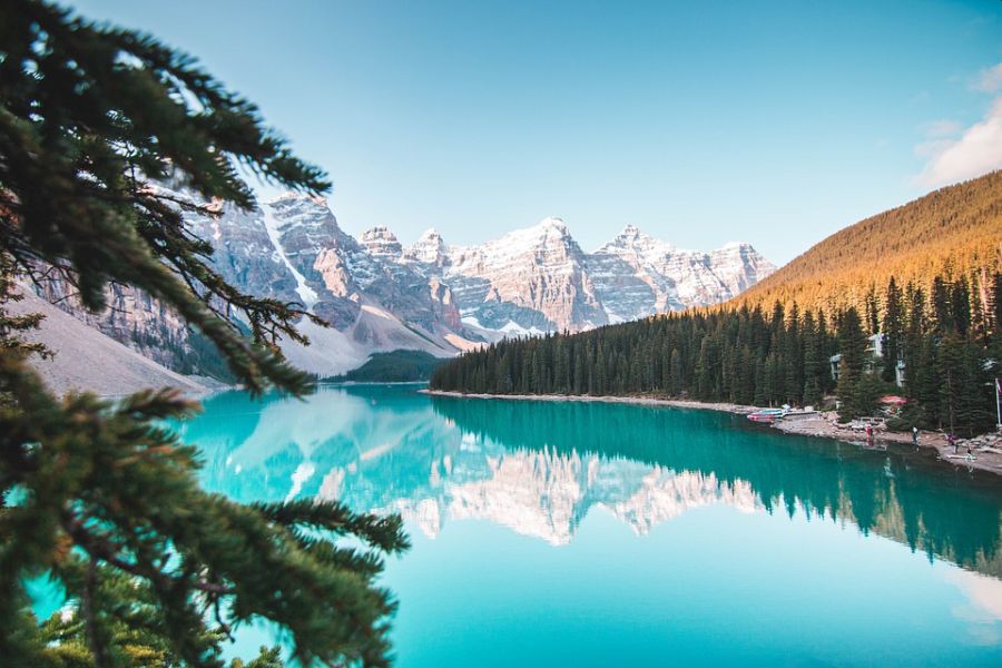 Uitzicht op Mirror Lake bij Banff in Alberta in Canada.