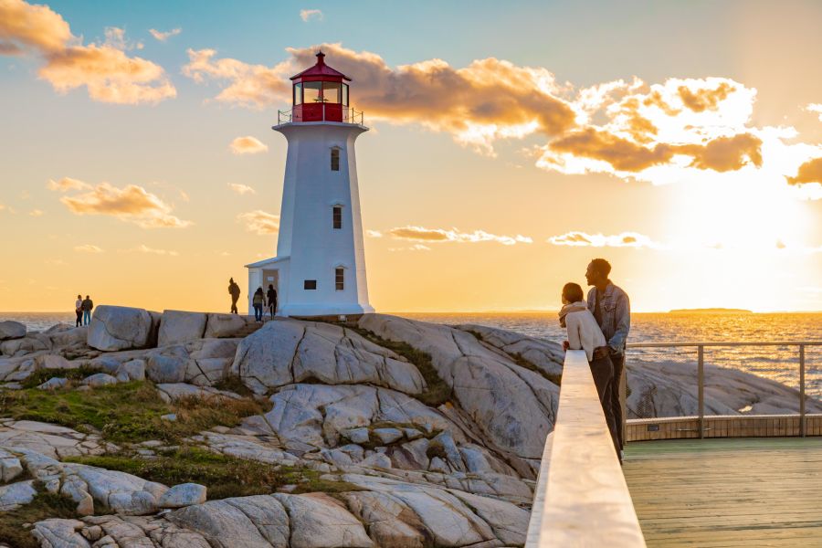 Uitzicht op de vuurtoren van Peggy’s Cove in Nova Scotia in Canada.