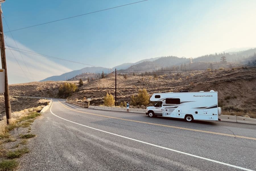 C-Medium camper van Fraserway in West-Canada