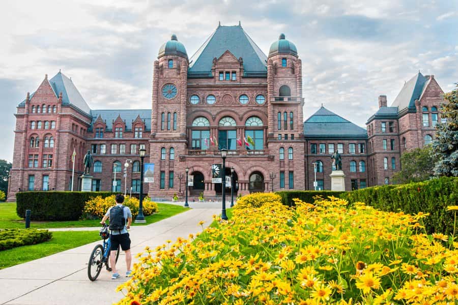 Uitzicht op de Ontario Legislative Building in Queen’s Park in Toronto in Canada.