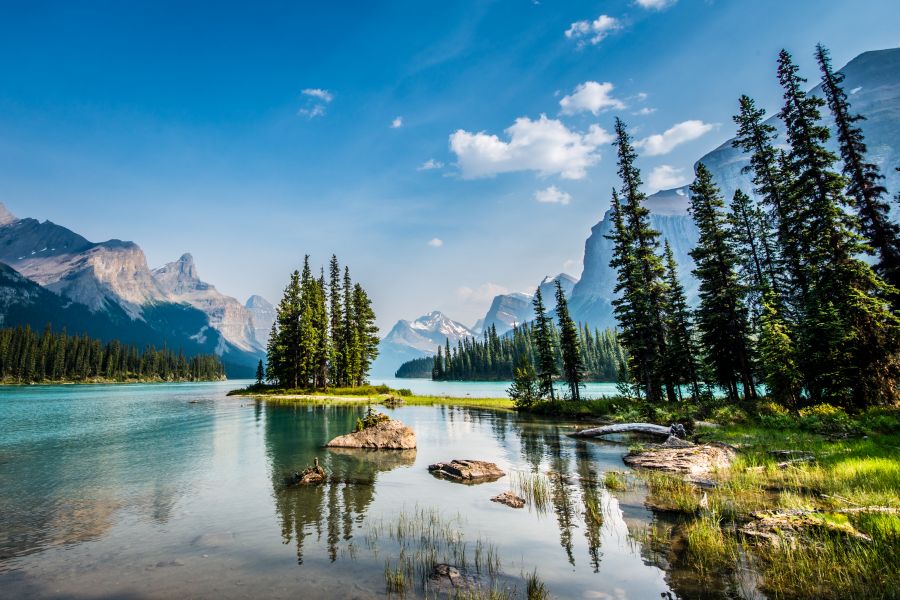 Uitzicht op Maligne Lake en Spirit Island in Alberta in Canada.
