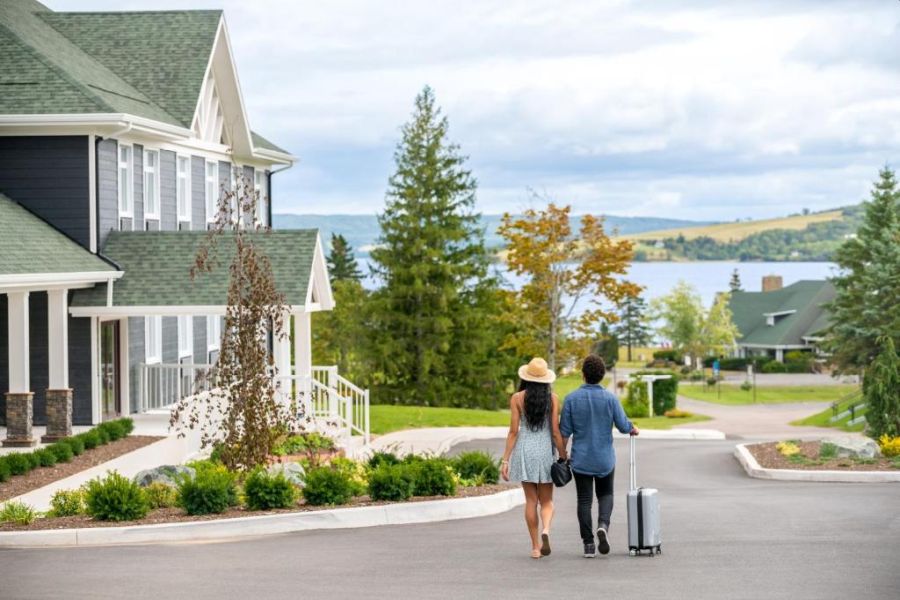 Buitenaanzicht van Inverary Resort in Nova Scotia in Canada.