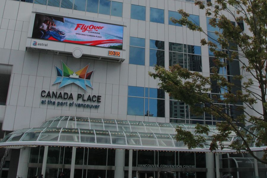 Buiten aanzicht van Canada Place in Vancouver.