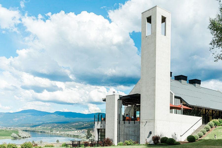 Buitenaanzicht van de Monte Creek Winery tijdens een wijn tour in Kamloops in West-Canada