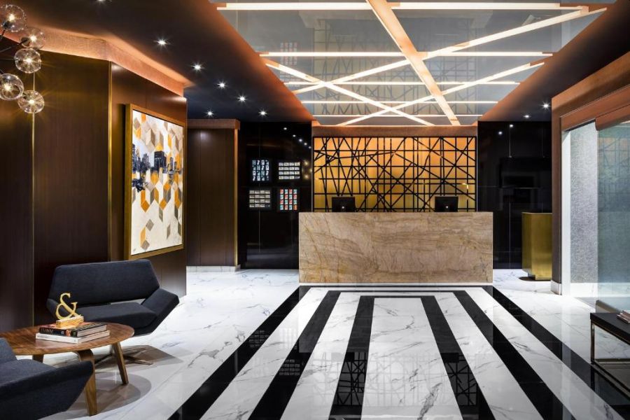 De lobby van Sens Hotel in Montreal tijdens een rondreis door Oost-Canada
