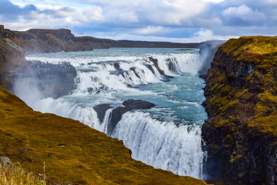 Uitzicht over de Gullsfoss watervallen tijdens een reis naar IJsland in de herfst