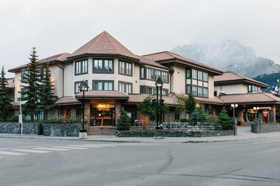 Buitenaanzicht van Elk + Avenue Hotel in Banff in Canada