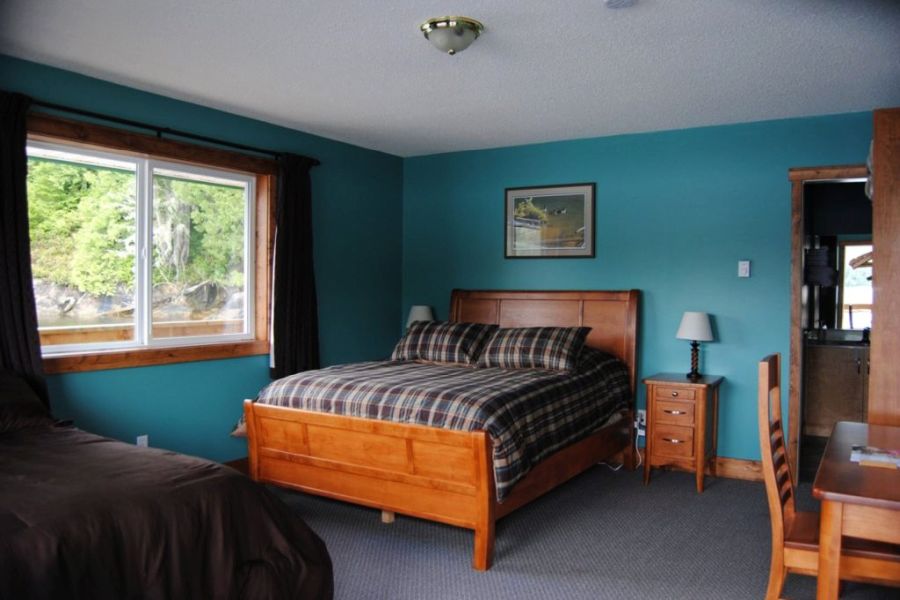 Interieur van een kamer bij Knight Inlet Lodge in British Columbia in Canada.