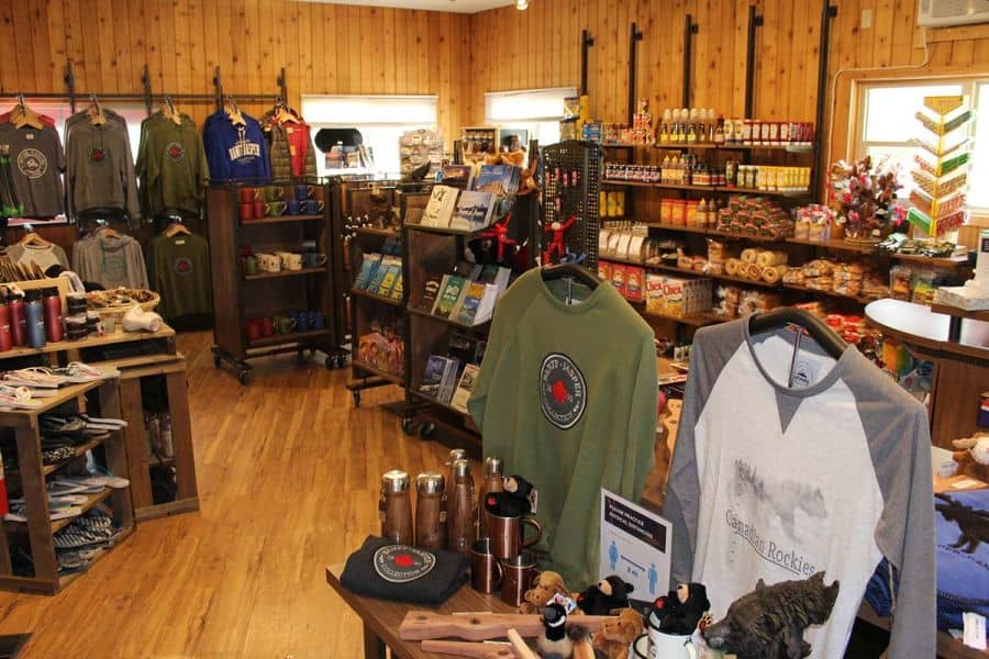 De gift shop bij Miette Mountain Cabins in Jasper tijdens een winterreis naar Canada