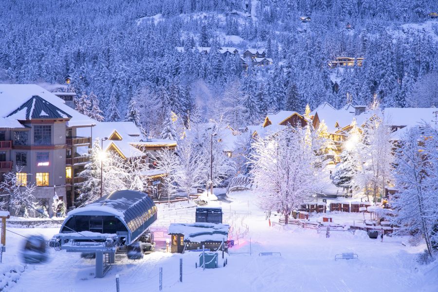 Uitzicht over de Whistler Village gondel tijdens een wintersportreis naar Canada