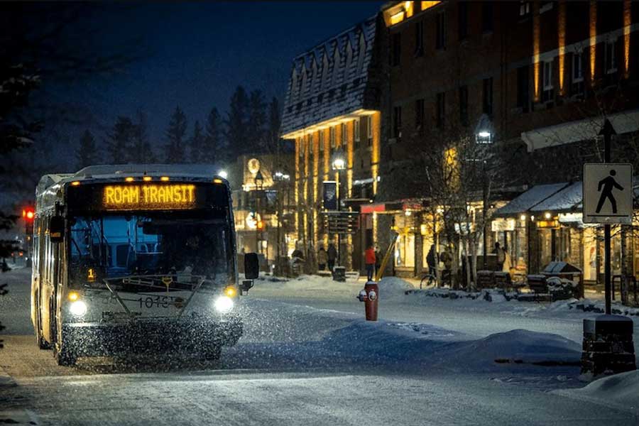 Met de Roam Buss ben je in no-time in het centrum van Banff.