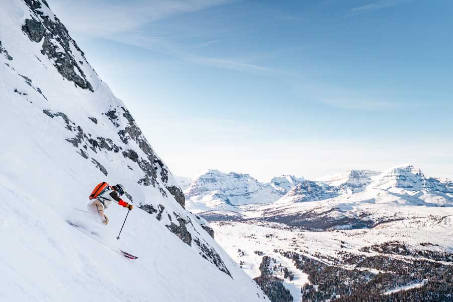 Skiër bij Sunshine Village tijdens een wintersportreis naar Banff Canada