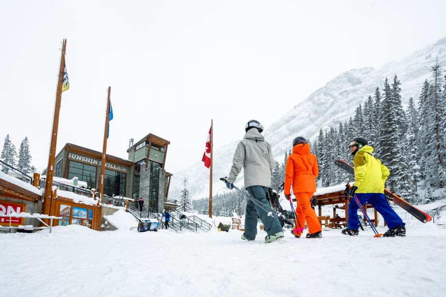 Wintersporters bij Sunshine Village in Banff National Park tijdens een wintersportreis naar Canada