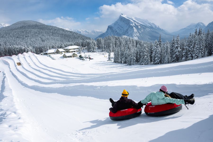 Grootste tubingbaan van Alberta op Mt Norquay.. Grootste tubingbaan van Alberta op Mt Norquay..