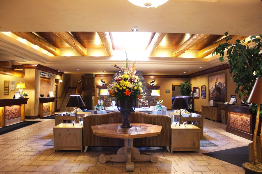 De lobby van Caribou Lodge in Banff tijdens een winterreis naar Canada