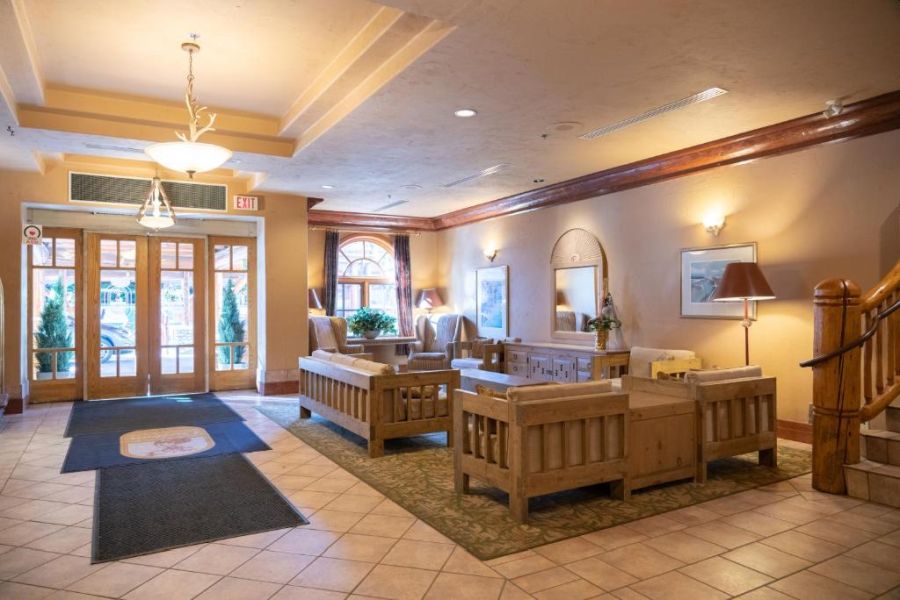 De lobby van Caribou Lodge in Banff Canada