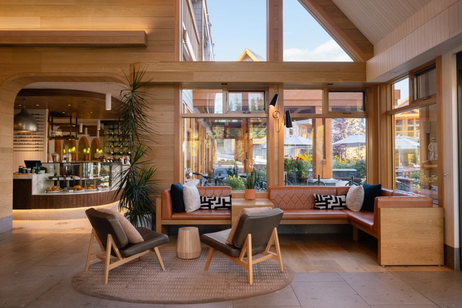 De lobby van Hotel Canoe & Suites tijdens wintersport in Banff Canada