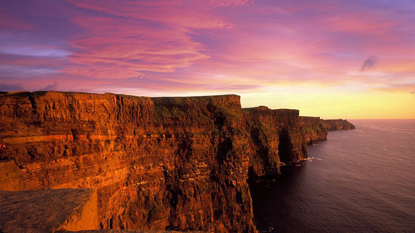 Zonsondergang bij de Cliffs of Moher