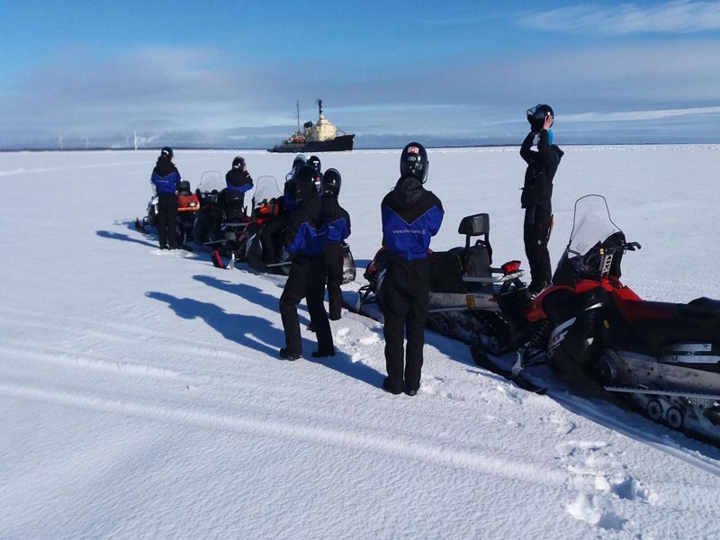 Per sneeuwscooter naar de Sampo Icebreaker