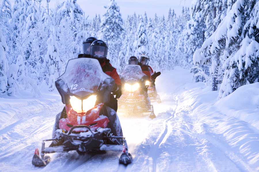 Sneeuwscootersafari naar SnowVillage Levi