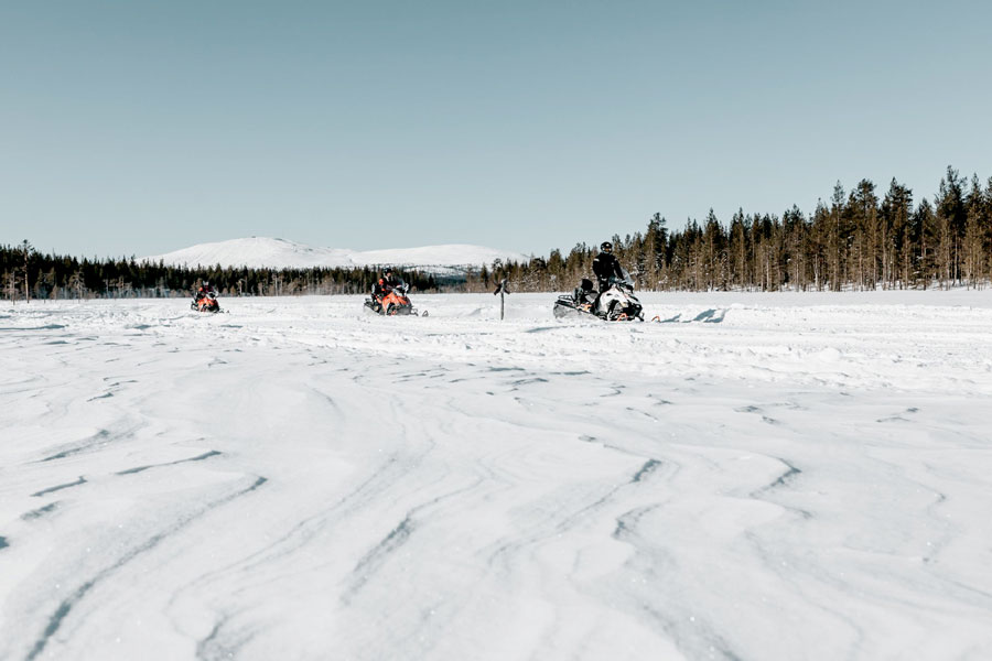 Sneeuwscootersafari naar SnowVillage Levi