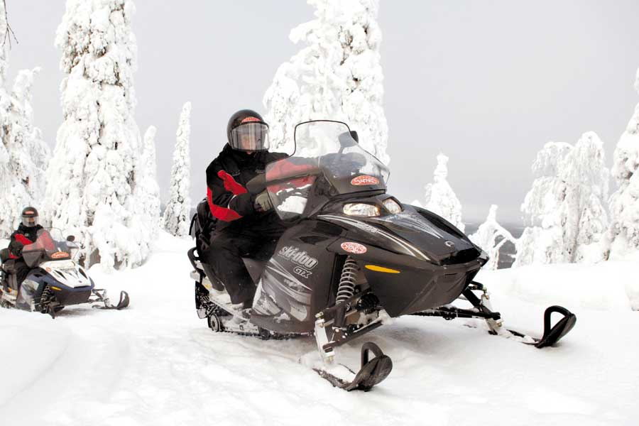 Ruka Sneeuwscootersafari van 40 km naar rendierfarm