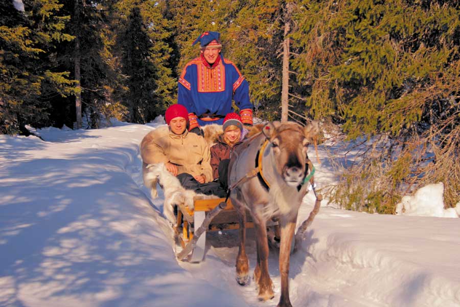 Ruka Sneeuwscootersafari van 40 km naar rendierfarm