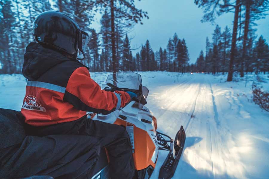 Ruka Sneeuwscootersafari op zoek naar het noorderlicht