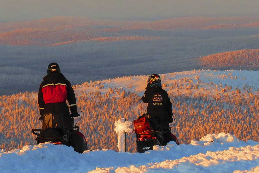 Sneeuwscootersafari met bezoek rendierfarm Saariselka