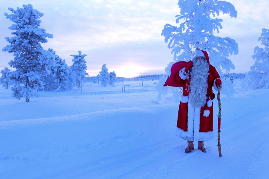 Kerstman in de sneeuw
