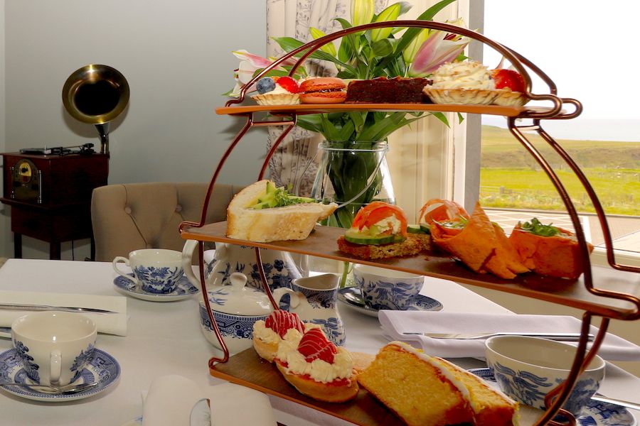 Een hightea in het restaurant van het Causeway Hotel in Bushmills
