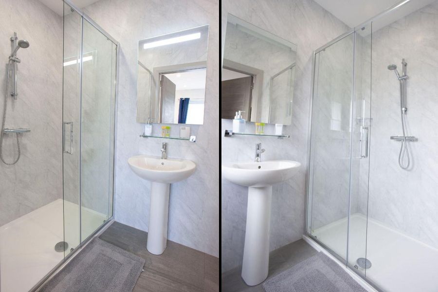 Een badkamer met uitzicht op de wastafel en douche van het Causeway Hotel in Bushmills