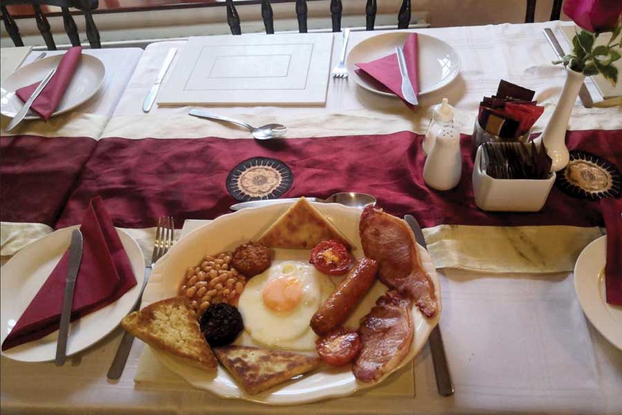 Iers ontbijt, Glenmore House B&B, Ballycastle