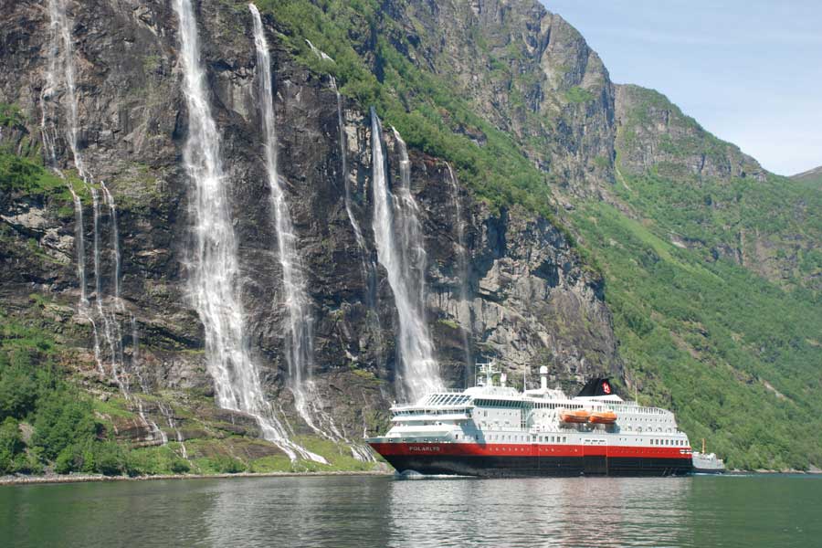 Vakantie 2022 Hurtigruten 12-dagen Bergen - Kirkenes - Bergen in Diversen (Noorwegen, Noorwegen)