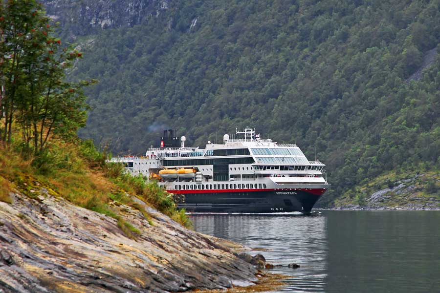 2023 Hurtigruten 12-dagen Bergen - Kirkenes - Bergen