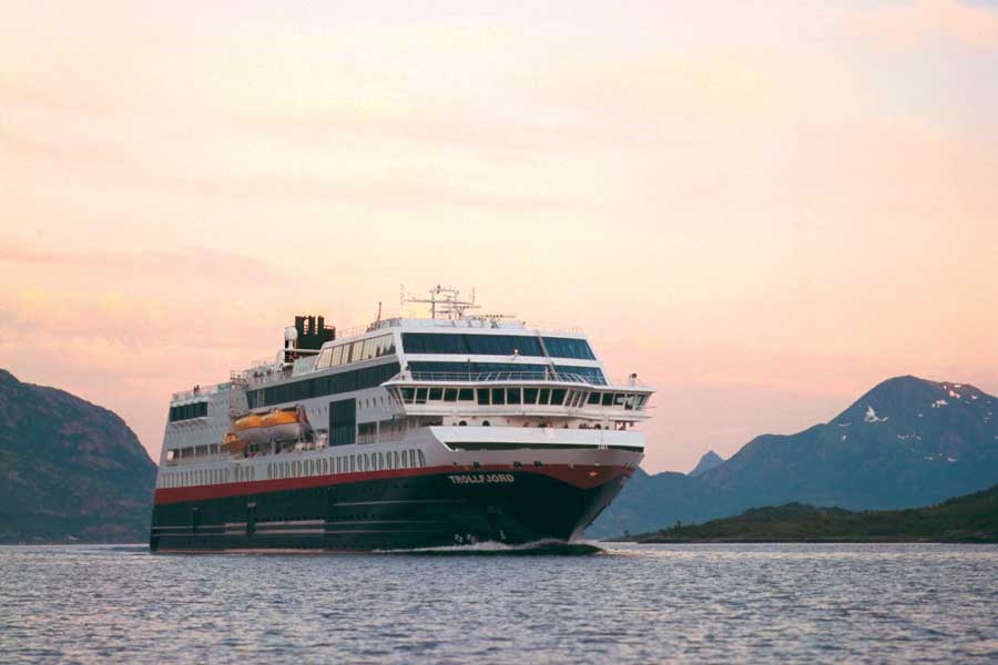 Vakantie 2022/23 12-Daagse Hurtigruten Noorderlicht reis Bergen - Kirkenes - Bergen in Diversen (Noorwegen, Noorwegen)